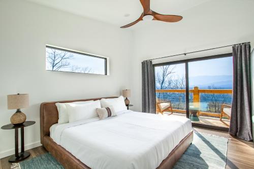 3 Pines Lodges Luxury Mountain View Hot Tub in Sevierville, USA