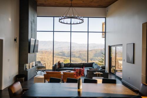 3 Pines Lodges Luxury Mountain View Hot Tub in Sevierville, USA