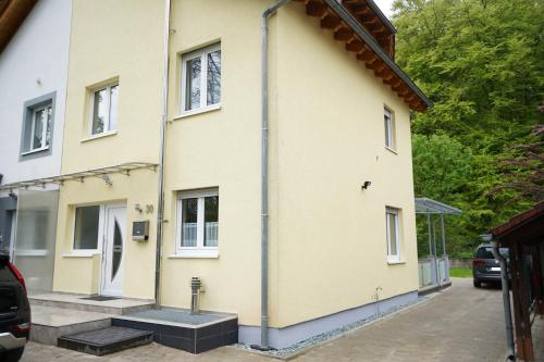 B&B Kaiserslautern - Ferienwohnung in Kaiserslautern-Hohenecken - Bed and Breakfast Kaiserslautern