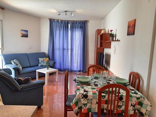 Apartamento playero con vistas a la montaña