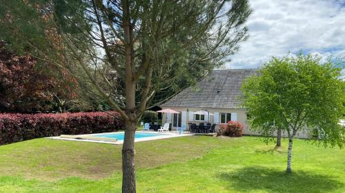 Maison tout confort avec piscine chauffée au bord des rives de la Dordogne - Argentat