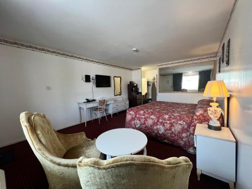 Inn Towne Motel - image 8