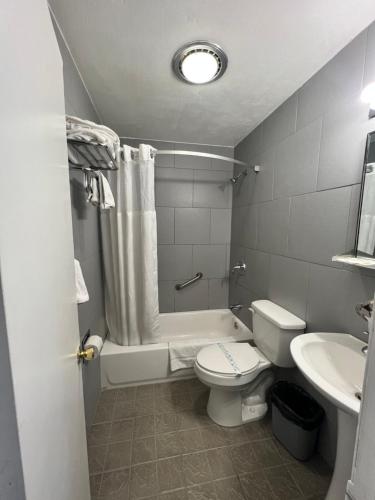 Inn Towne Motel - image 2