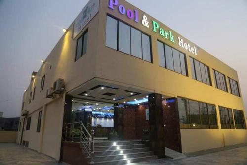 Pool & Park Hotel in Johar Town