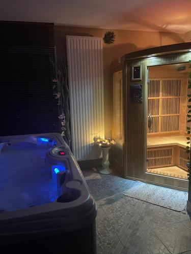 Karstais baseins, Villa Monplaisir Zen in Latrape