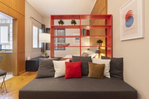 Vibrant apartment in Kolonaki area - image 10