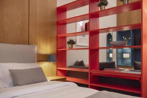Vibrant apartment in Kolonaki area - image 4