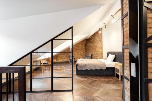 3 Bedroom Duplex Apartment next to the Gates of Dawn - image 3