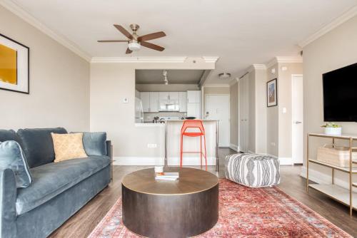 CozySuites 800 Tower 1BR with gym! 02 in Louisville, USA