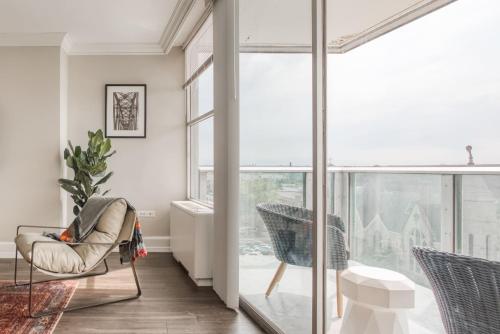 CozySuites 800 Tower 1BR with gym! 02 in Louisville, USA