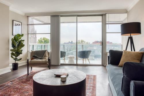 CozySuites 800 Tower 1BR with gym! 02 in Louisville, USA