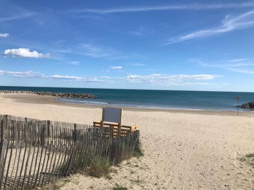 B&B Frontignan - Appartement en bord de plage serviettes non incluses - Bed and Breakfast Frontignan