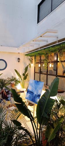 Restaurant, The Voyage - Cafe Hostel CoWork near Osho International Meditation Resort and Guesthouse