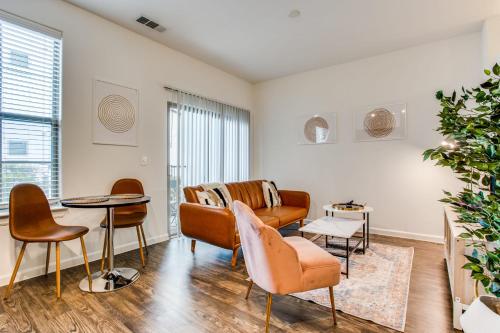 Astonishing CozySuites on I-35 with pool&parking #11 in Pflugerville, USA