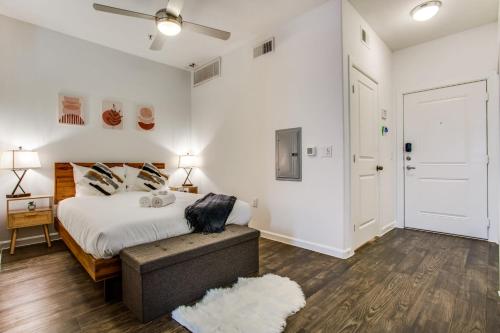 Astonishing CozySuites on I-35 with pool&parking #11 in Pflugerville, USA