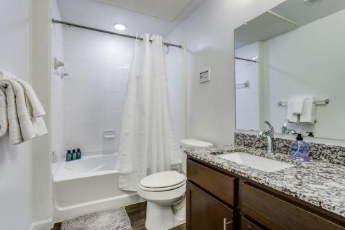 Astonishing CozySuites on I-35 with pool&parking #11 in Pflugerville, USA