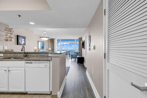 Breathtaking 2BR Condo w Floor-to-Ceiling Windows Overlooking Ocean - image 11
