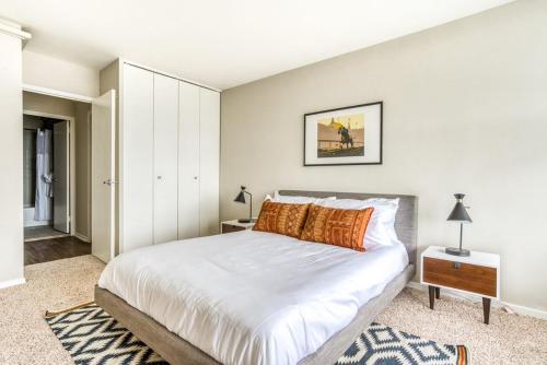 Spacious 2BR 2BA CozySuites with gym! 30 in Louisville, USA
