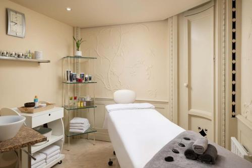 K+K Hotel Central - image 9