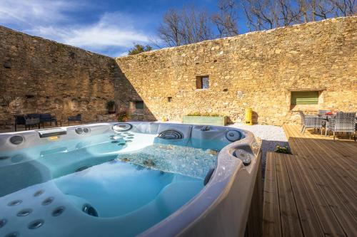 Hot tub, Gite du Pacha in Coussac-Bonneval