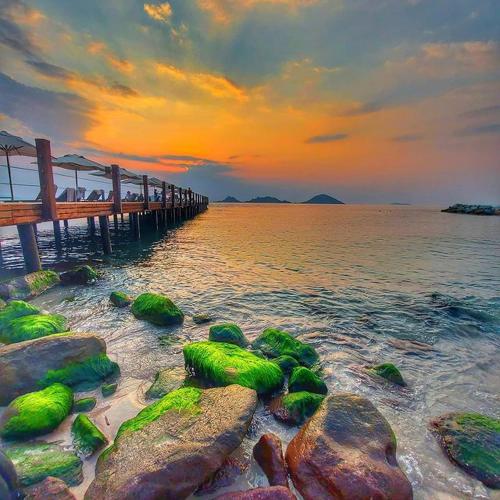 Small Beach Hotel