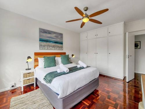 Charming and Sunny Apartment - Tap to explore photos
