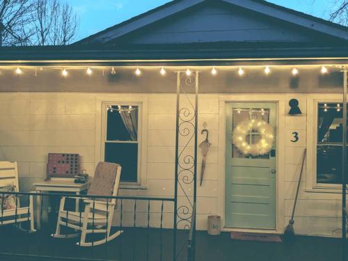 Victory Garden Cottage 12 min to downtown with fire pit and in Asheville, USA