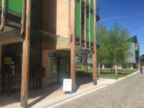 Komodo short stay apartments - 출입구