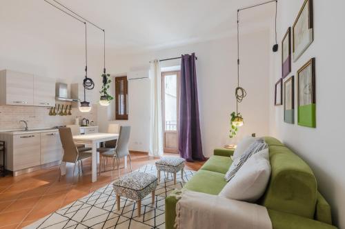 GuestHost - Ballarò Cozy Apartment with Balconies - image 2
