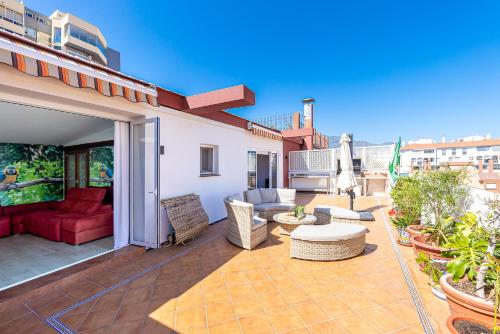 797 HOLIDAY RENTALS - Atico duplex en Fuengirola con espectacular terraza - image 3