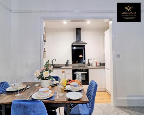 Deluxe Apartment in Southend-On-Sea by Artisan Stays I Free Parking I Weekly & Monthly Stay Offer