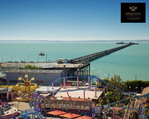 Deluxe Apartment in Southend-On-Sea by Artisan Stays I Free Parking I Weekly & Monthly Stay Offer