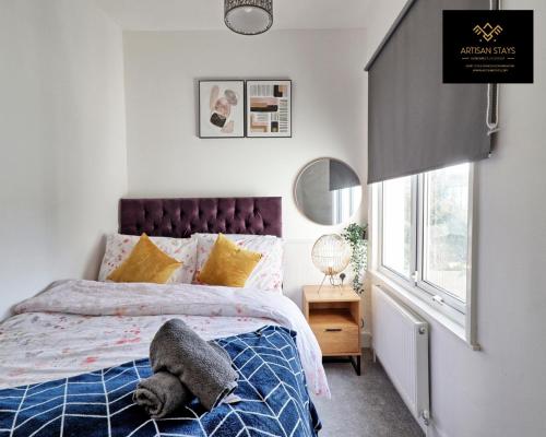 Deluxe Apartment in Southend-On-Sea by Artisan Stays I Free Parking I Weekly & Monthly Stay Offer