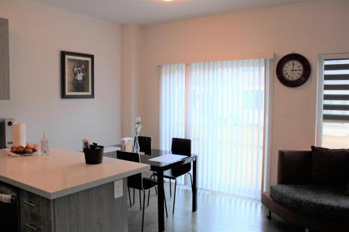 . Modern Town House Barrie South