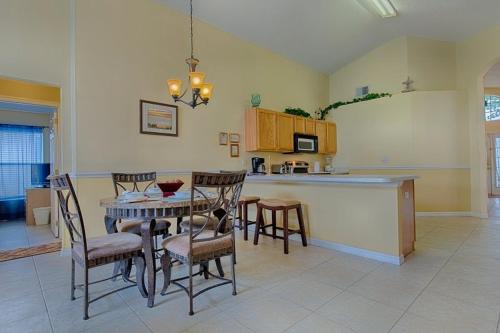 A 4 Bedroom 3 Bathroom Pool villa at Westridge Resort Davenport - image 10