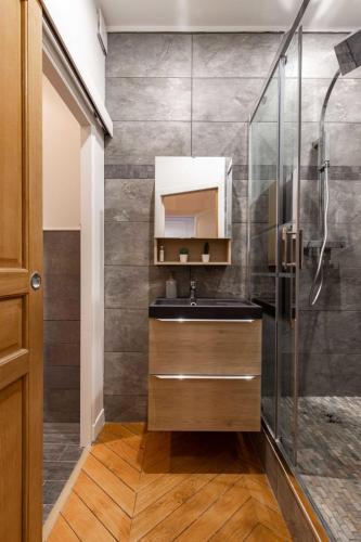 Spacious home in Paris-Republique - image 14