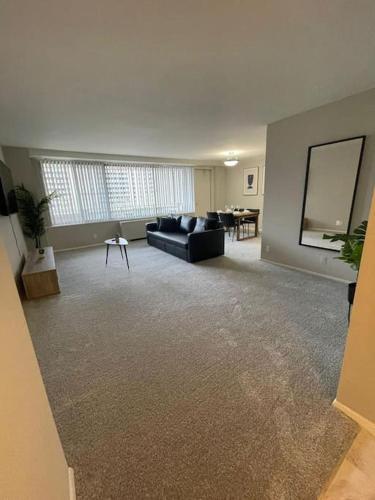 Charming Apartment at Crystal City With Amazing Amenities in Arlington, USA