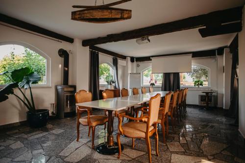 Tárgyalóterem/bálterem, Hotel Pok Garni in Brezovica Pri Ljubljani