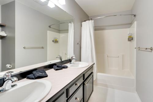 Moses Lake Vacation Rental with Hot Tub and Game Room