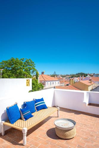 stylishly renovated 4-bedroom historical townhouse with rooftop gîte à louer Santiago do Cacém