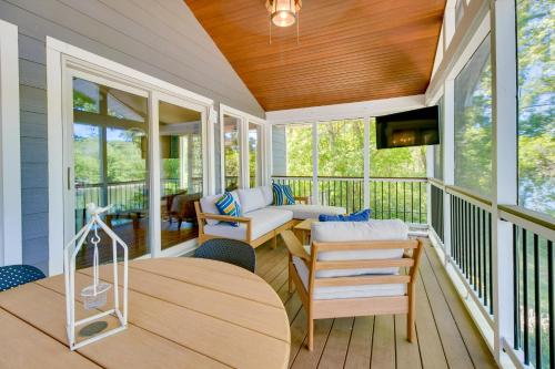 Arkansas Vacation Rental with Deck on White River!