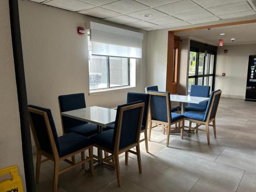 Food and beverages, Baymont by Wyndham Orlando South in FL Mall