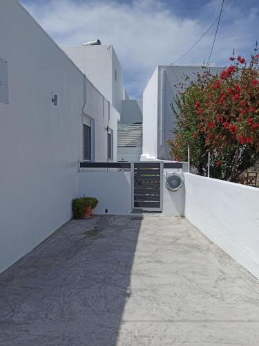 Tzoka's Apartments in เกาะมีลอส