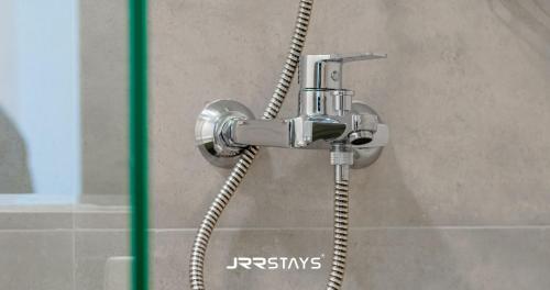 JRR Stays - JVC Bloom Tower B604 Studio with Balcony Sleeps 2 - image 3
