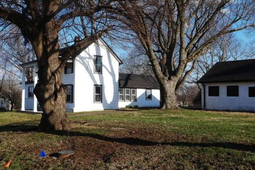 1908 Modern Farmhouse on large private treed lot