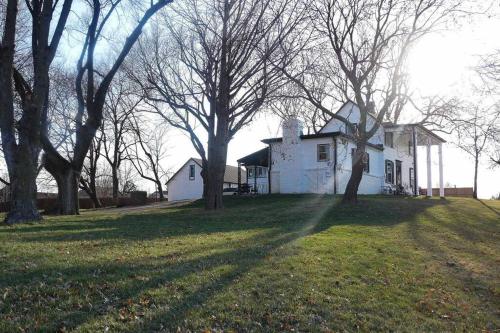 1908 Modern Farmhouse on large private treed lot