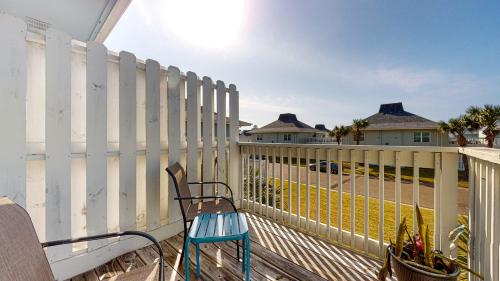 EC207 Newly Remodeled, One Bedroom, Second Floor Condo, Shared Pool, Grills and Boardwalk in Port Aransas, USA