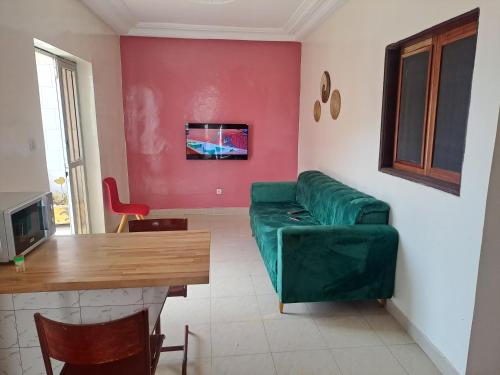 gedeelde lounge/tv-ruimte, Casa Djoko in Parcelles Assainies