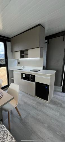Kitchen, Greenboxaparts in Firmat