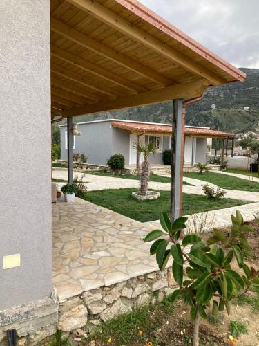 Garden, Lani luxury apartaments in Qeparo